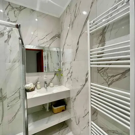 Helia 2 Apartment *